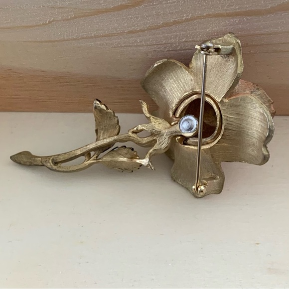 Cute Vintage Flower Brooch - Picture 2 of 4